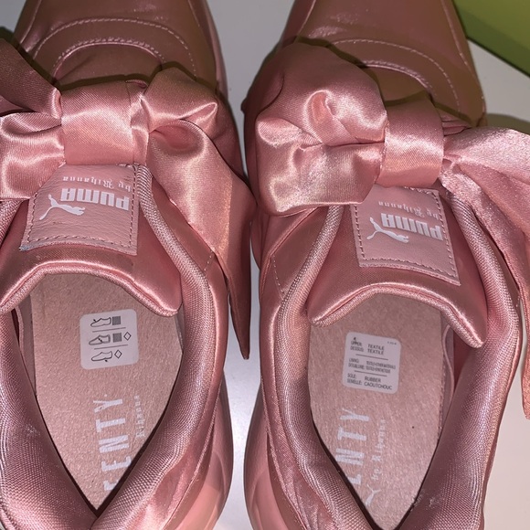 Puma Fenty rare Pink Satin Bow Sneakers size 9.5 - Picture 5 of 9